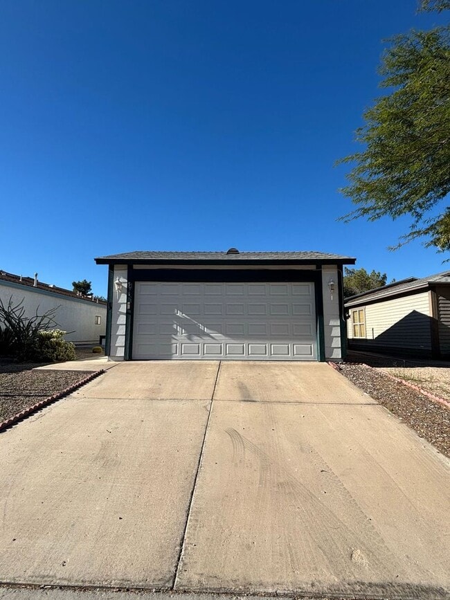 Building Photo - Charming single-story 3 Bed 2 Bath Green V...