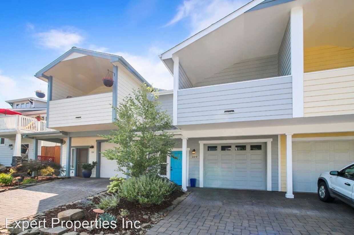 Primary Photo - 2 br, 2.5 bath House - 109 McCully