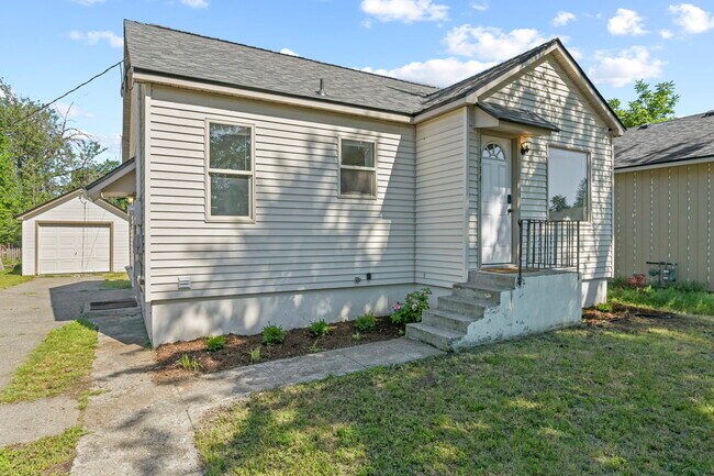 Building Photo - 1734 N Stone St