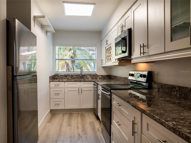 Building Photo - 521 S Summerlin Ave
