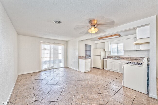 Building Photo - 4616 Pennwood Ave