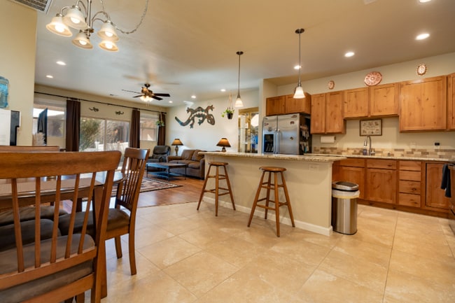 Building Photo - 585 Rio Grande Dr