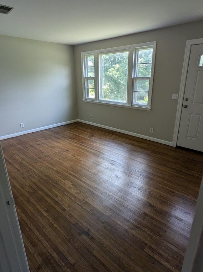 Building Photo - 339 Glenpark Dr