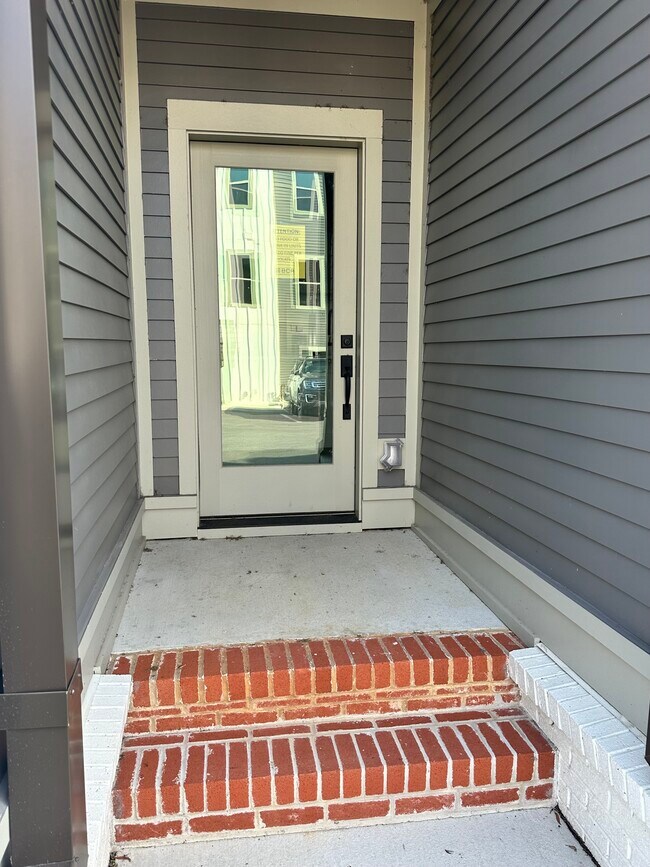 Entrada cubierta - 16 Walnut St NE