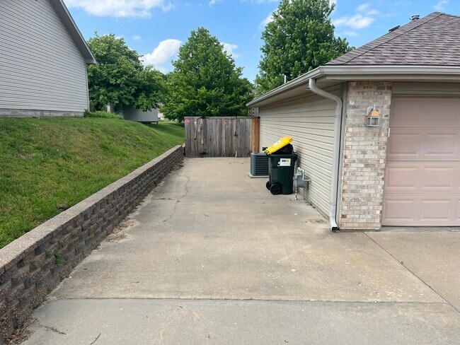 Foto del edificio - 629 Woodland Park Dr