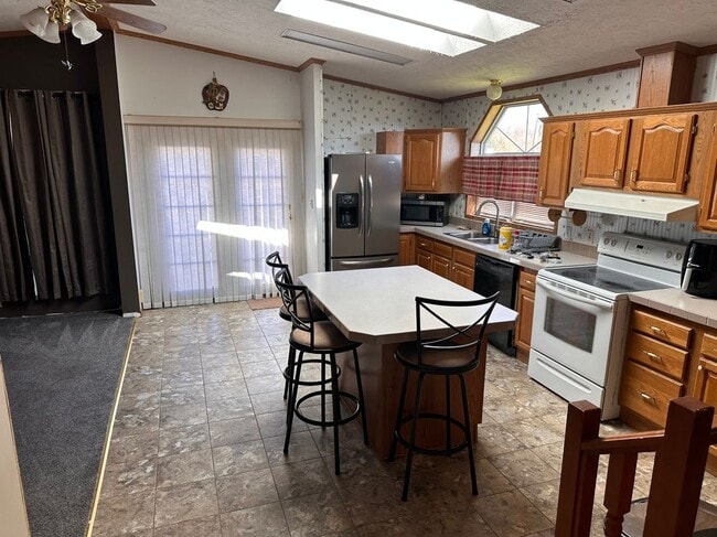 Building Photo - 55120 Grade Ave