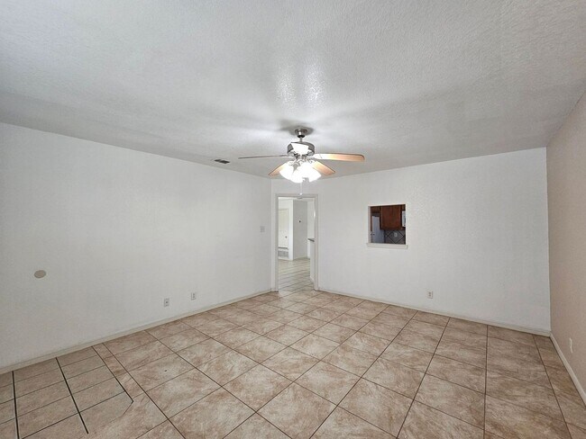 Foto del edificio - RENT SPECIAL & RENT REDUCTION - AVAILABLE NOW!