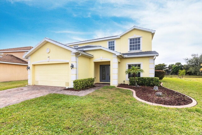Building Photo - Rare 5 Bedroom Pool Home in Gated Community