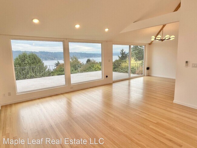 Foto del edificio - 4 br, 3.5 bath House - 11330 Sand Point Wa...