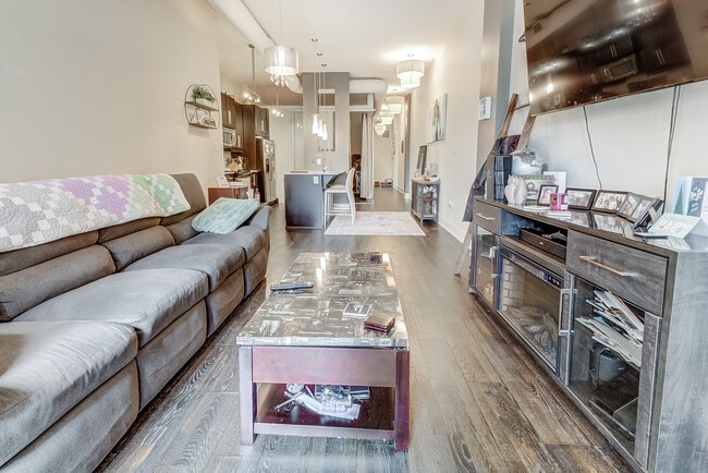 Building Photo - 112 Benton St