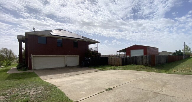 Building Photo - 200 Coleton Dr