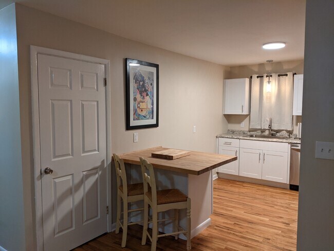 Kitchen view - 585 Mary St SW