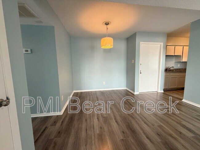 Foto del edificio - 8523 Hearth Dr