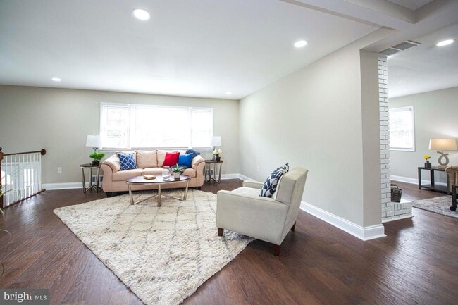 Building Photo - 308 Heyse Ct