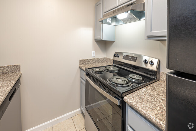 2BR, 1.5BA - 770SF - Kitchen - City View Apartments - Internet Included!