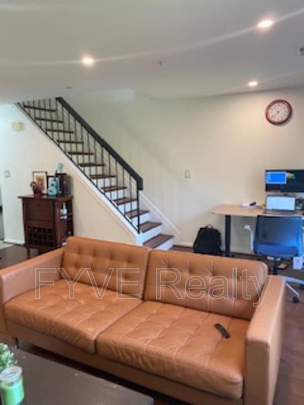 Building Photo - 2057 Westchester Dr