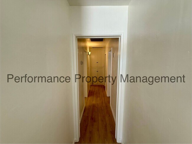 Foto del edificio - Updated 4 Bed/3 Bath SE Bakersfield Home w/ ADU & $0 Deposit Option
