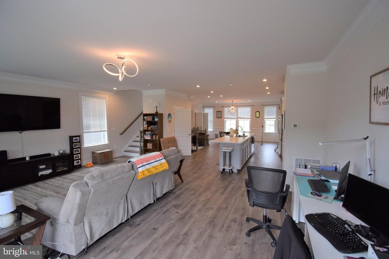 Foto principal - 8745 Elsing Green Dr