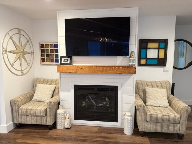 Building Photo - 30 Knoll Top Rd