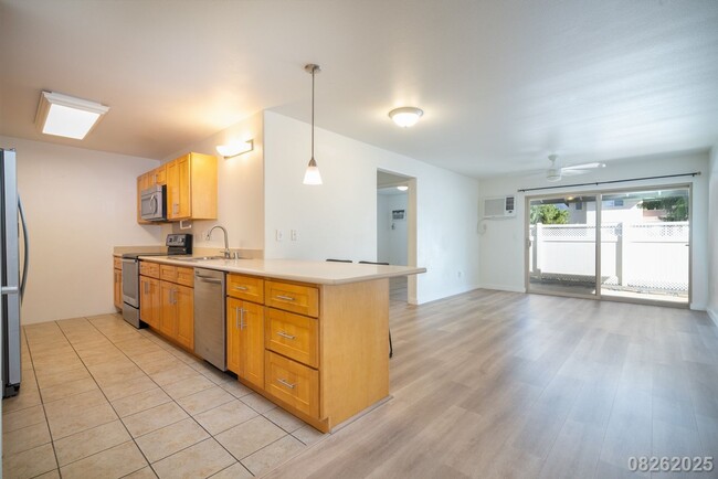 Building Photo - Rarely available! Ground floor 2-bdrm, 2-b...
