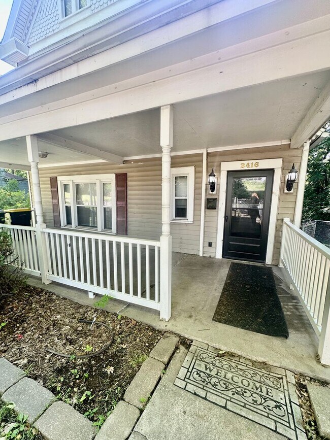 Building Photo - Charming 4 Bedroom Home For Rent