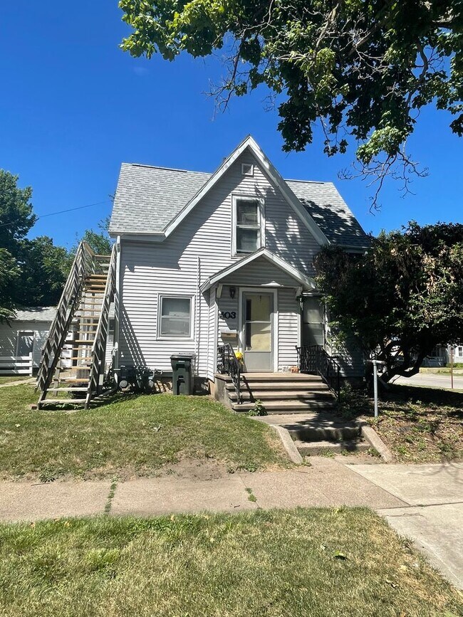 Building Photo - 1 Bed 1 Bath Apartment