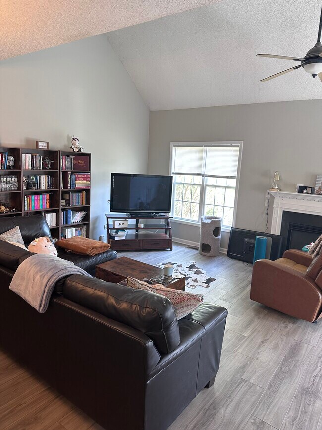 Foto del edificio - 2437 Appalachian Drive