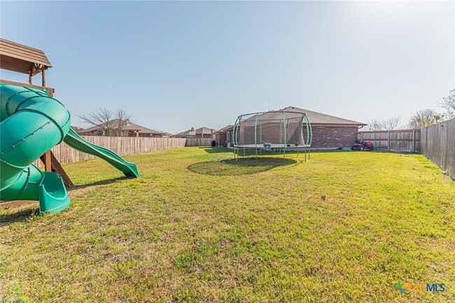 Foto del edificio - 4011 Salt Fork Dr