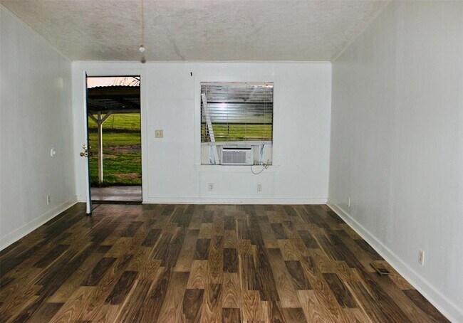 Building Photo - 705 Hackberry Ln