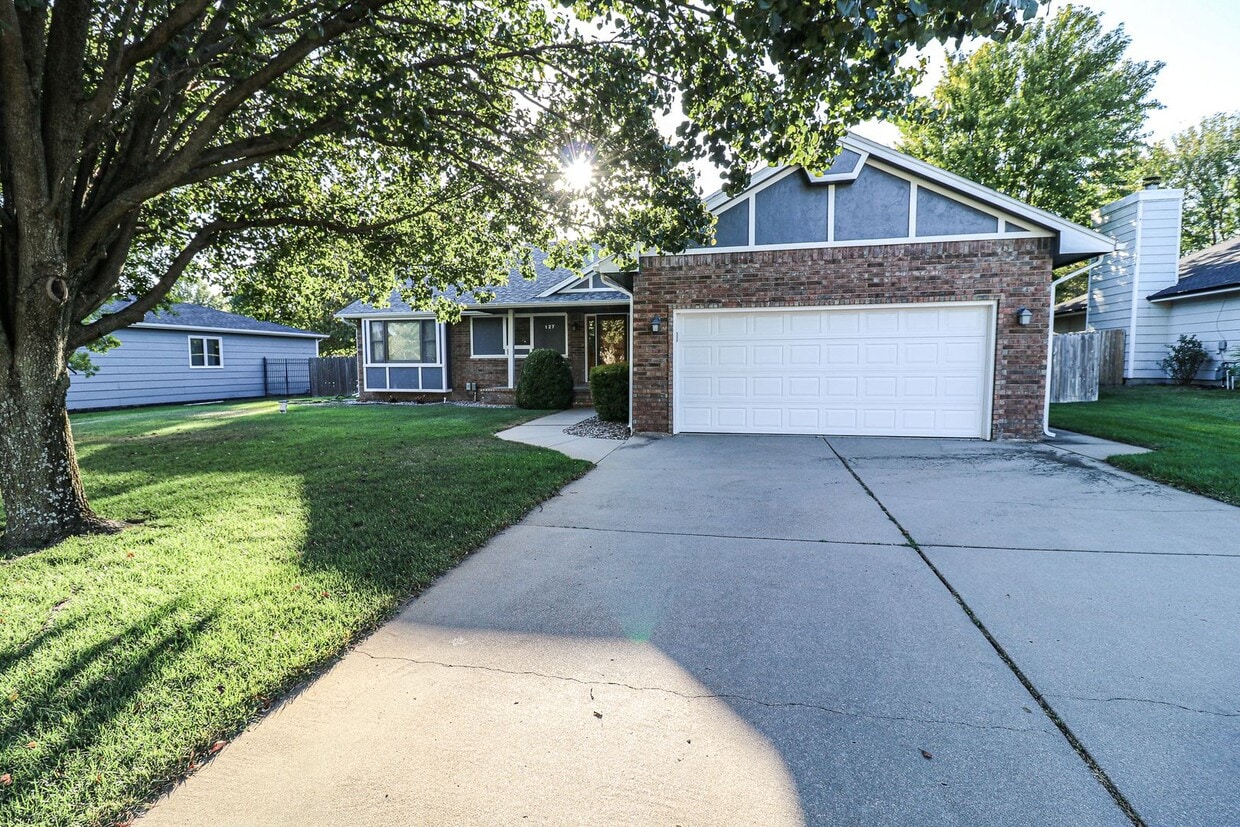 Primary Photo - 127 Chapel Dr