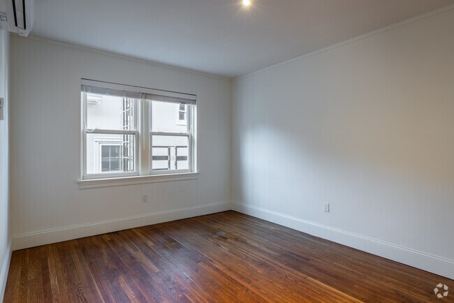 1HAB, 1BA - 600 ft² - 172 Nassau St
