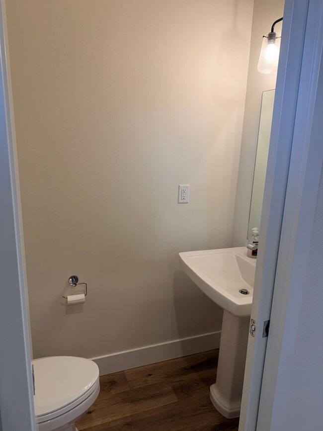 Foto del edificio - 4 bed/3.5 Bath Townhouse in Richmond Neigh...