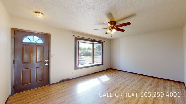 Building Photo - 4 Bedroom 1 Bathroom Single Family Home w/...