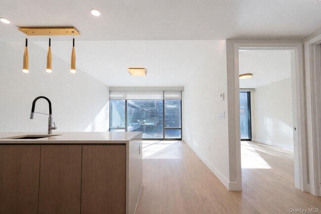 Foto del edificio - 38-20 Parsons Blvd