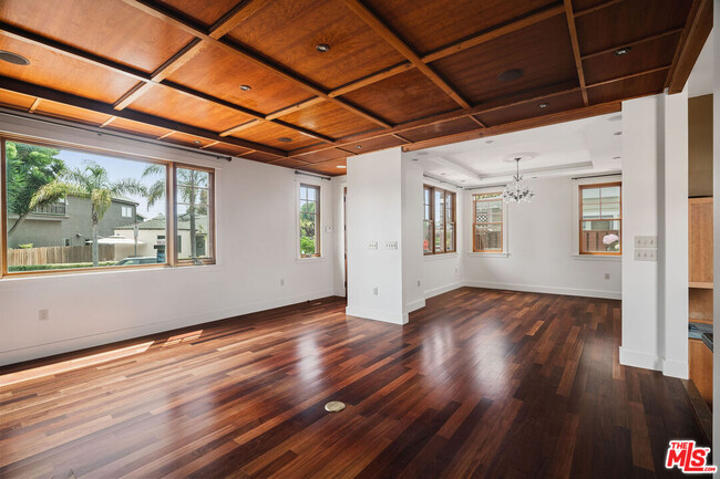 Foto del edificio - 1632 Shell Ave