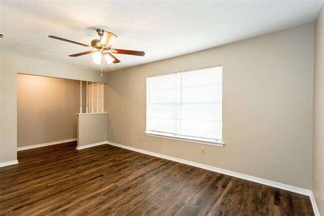 Foto del edificio - 501 Bob White St