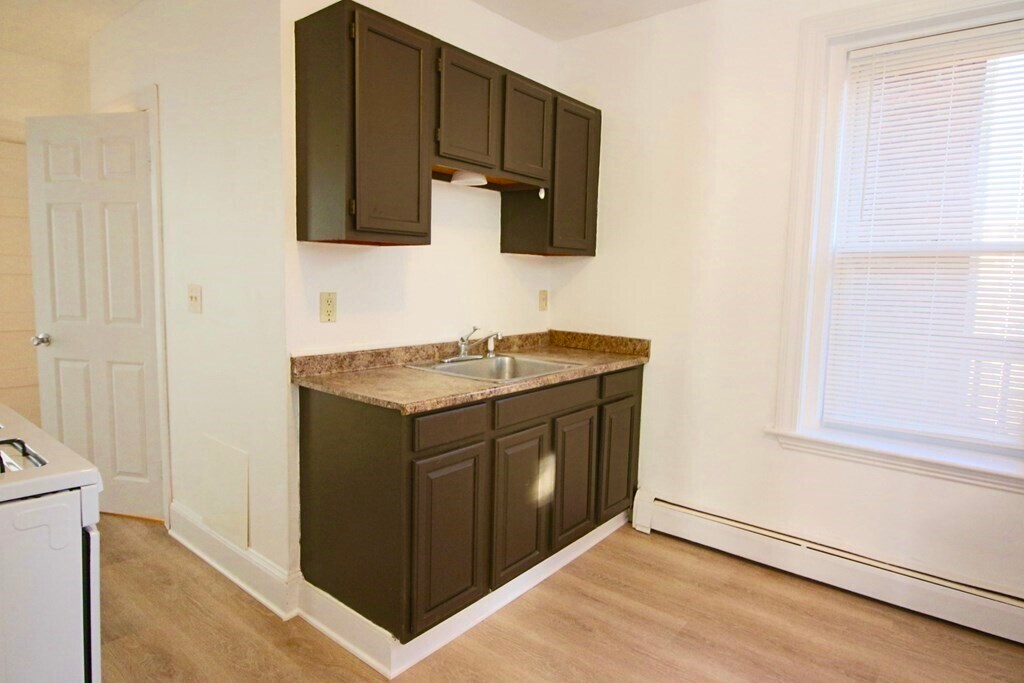 7 Ward St Unit 2, Salem, MA 01970 Room for Rent in Salem, MA