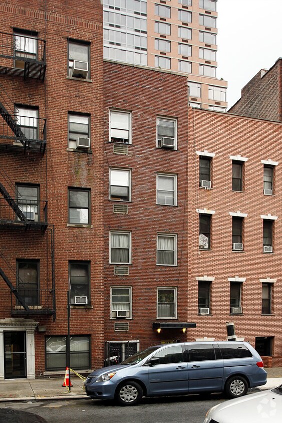 Primary Photo - 243 E 33rd St