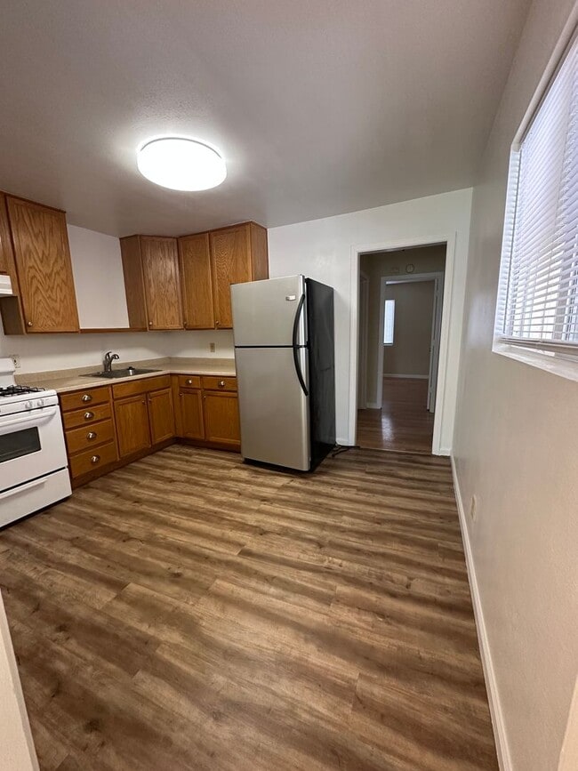 Building Photo - 2 bedroom 1 bathroom duplex Vacaville