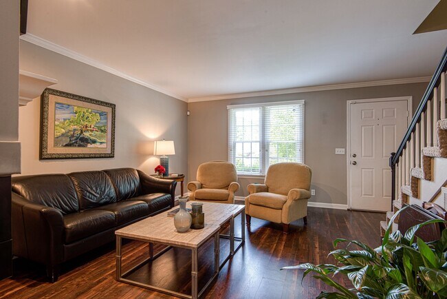 Foto del edificio - 5638 Oakes Dr