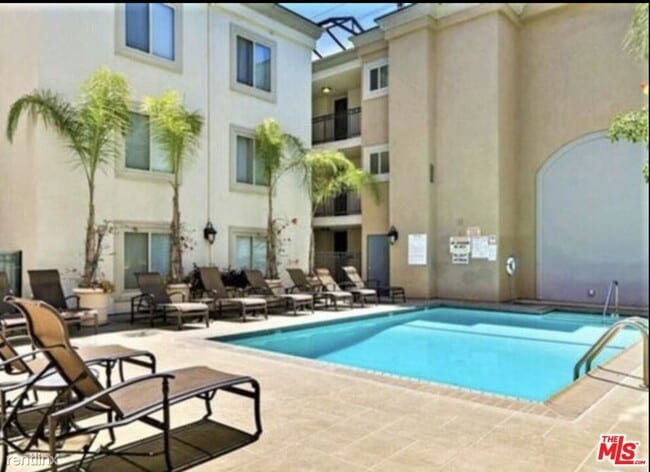 Building Photo - 2 br, 2 bath Condo - 141 S Clark Dr Apt 417