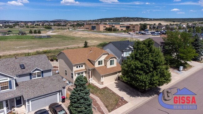 Building Photo - Beautiful home with 4 BR, 3.5 BA, 2 CAR wi...