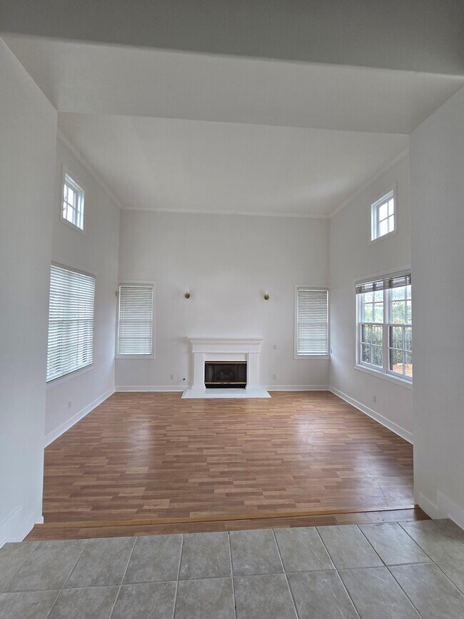 Foto del edificio - 24932 Normans Way