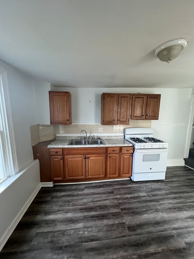 Building Photo - Renovated 2 BD, 1 BA Home in Lancaster!