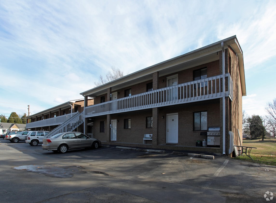 112 Pineview Dr, Kernersville, NC 27284 Apartments in Kernersville