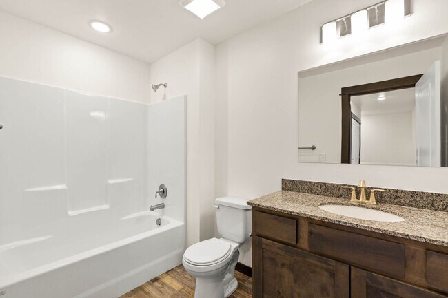 Foto del edificio - 2-Story Urban Triplex at a modern community featuring 3 Bedrooms 2.5 Bathrooms