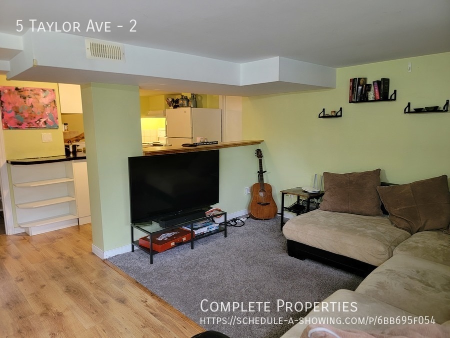 Primary Photo - ALL INCLUSIVE 1 Bedroom with parking and o...
