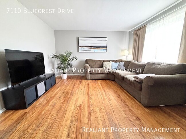 Building Photo - 7110 Bluecrest Dr