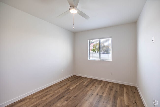 2BR, 2BA - 970SF - Primary Bedroom - Adrian Builder at Eureka