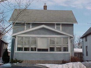 Building Photo - 927 Forest Ave